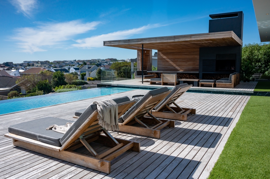 6 Bedroom Property for Sale in Myburgh Park Western Cape